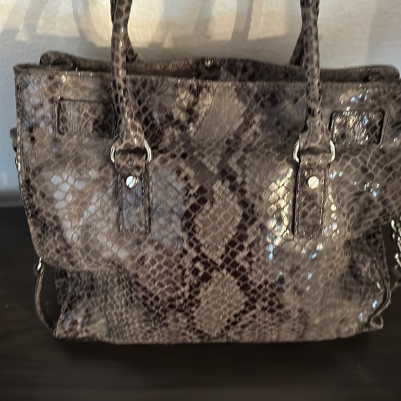 Michael Kors Large Hamilton Python-Print Tote - Picture 8 of 12
